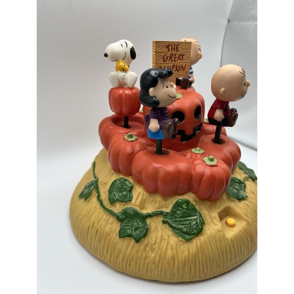 Dancing Peanuts Gang - Linus & Lucy - Halloween - Dancing Pumpkin - Picture 3 of 6